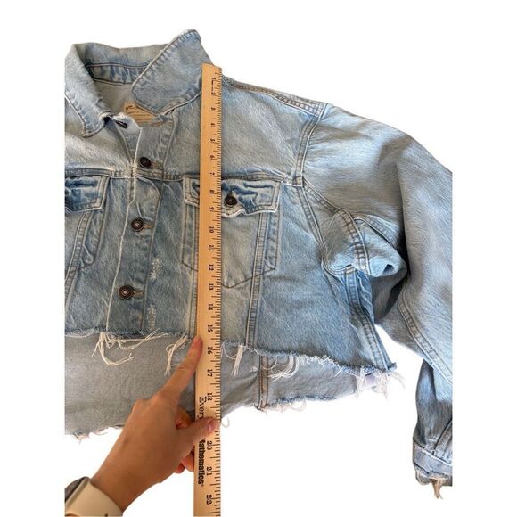 We The Free People Cropped Distressed Denim Jean Jacket size L Blue - Picture 6 of 9